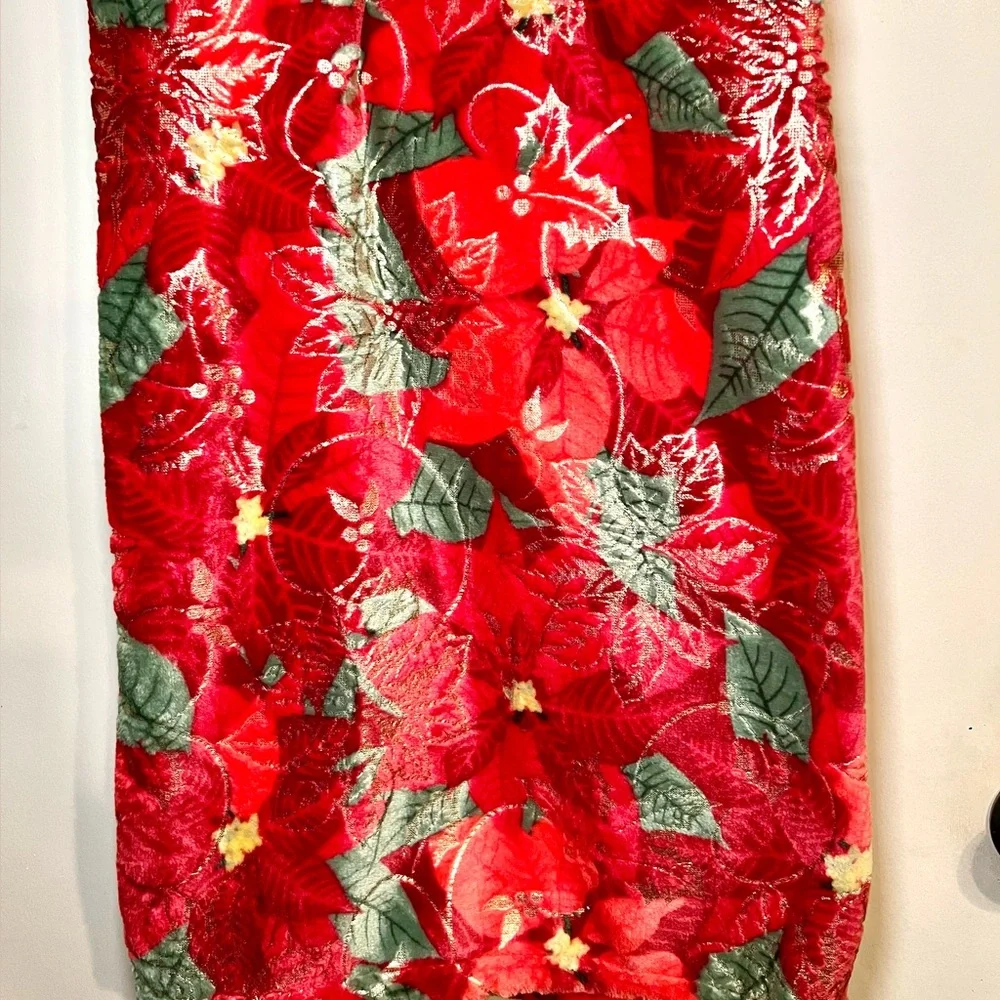 Christmas Red Poinsettia Flowers Plush Throw Blanket Gold Foil Green Leaves